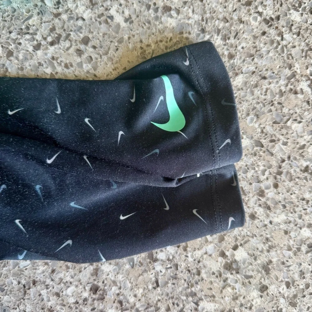 Nike l Little Girl Size Small (4Y-5Y) l Long Sleeve T-Shirt & Matching Leggings - Picture 6 of 7